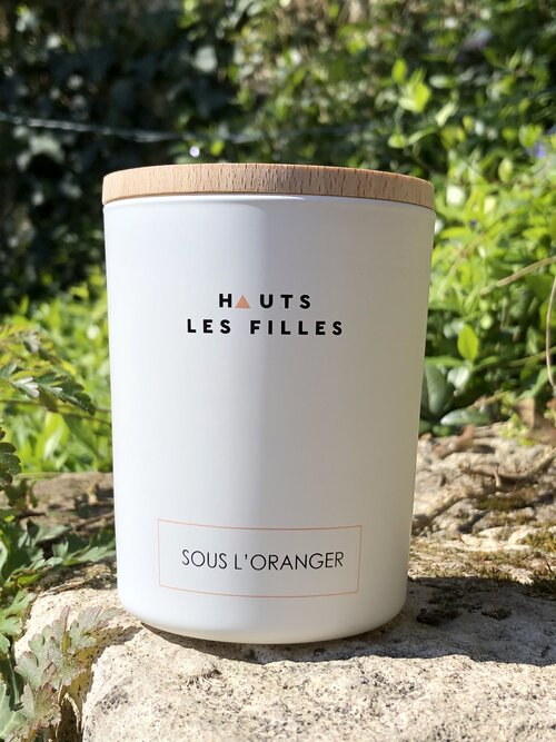 Bougie Hauts les filles faite soigneusement à la main à Grasse